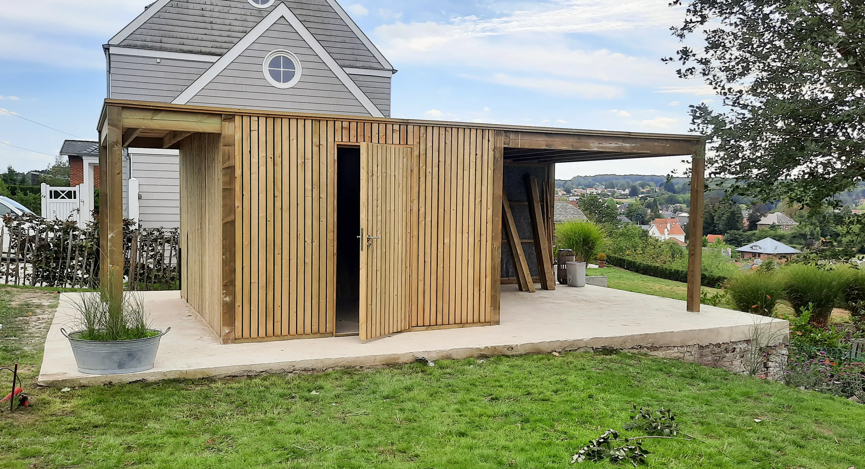 abri Cubo presque fini d'être monté